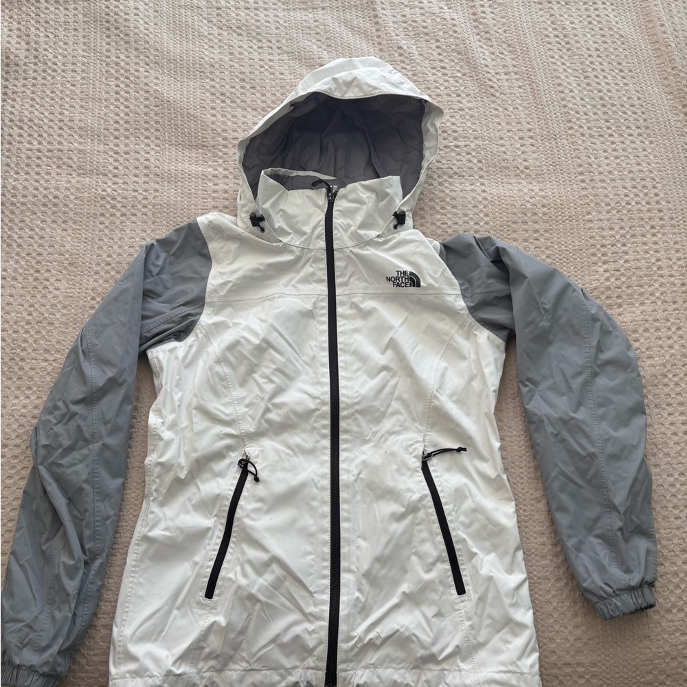 The North Face Women’s Resolve Hooded Waterproof Gray & White Jacket-size Small